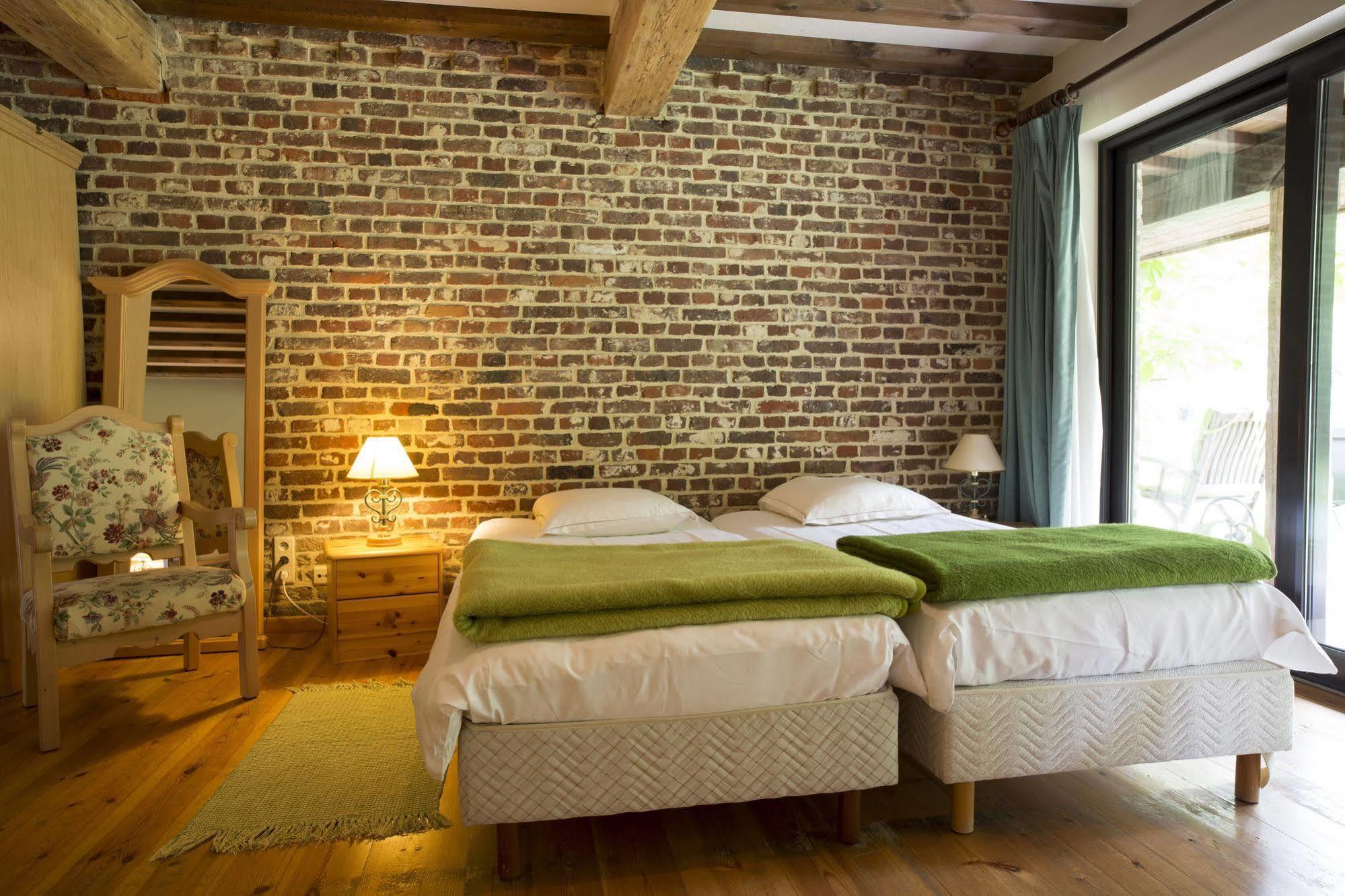 'T Vijverhof Viane Buitenkant foto