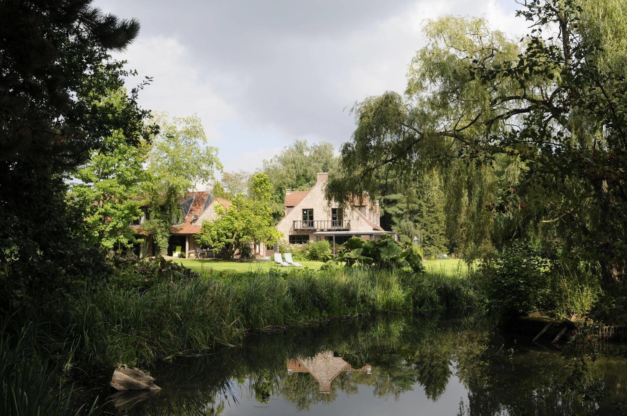 'T Vijverhof Viane Buitenkant foto