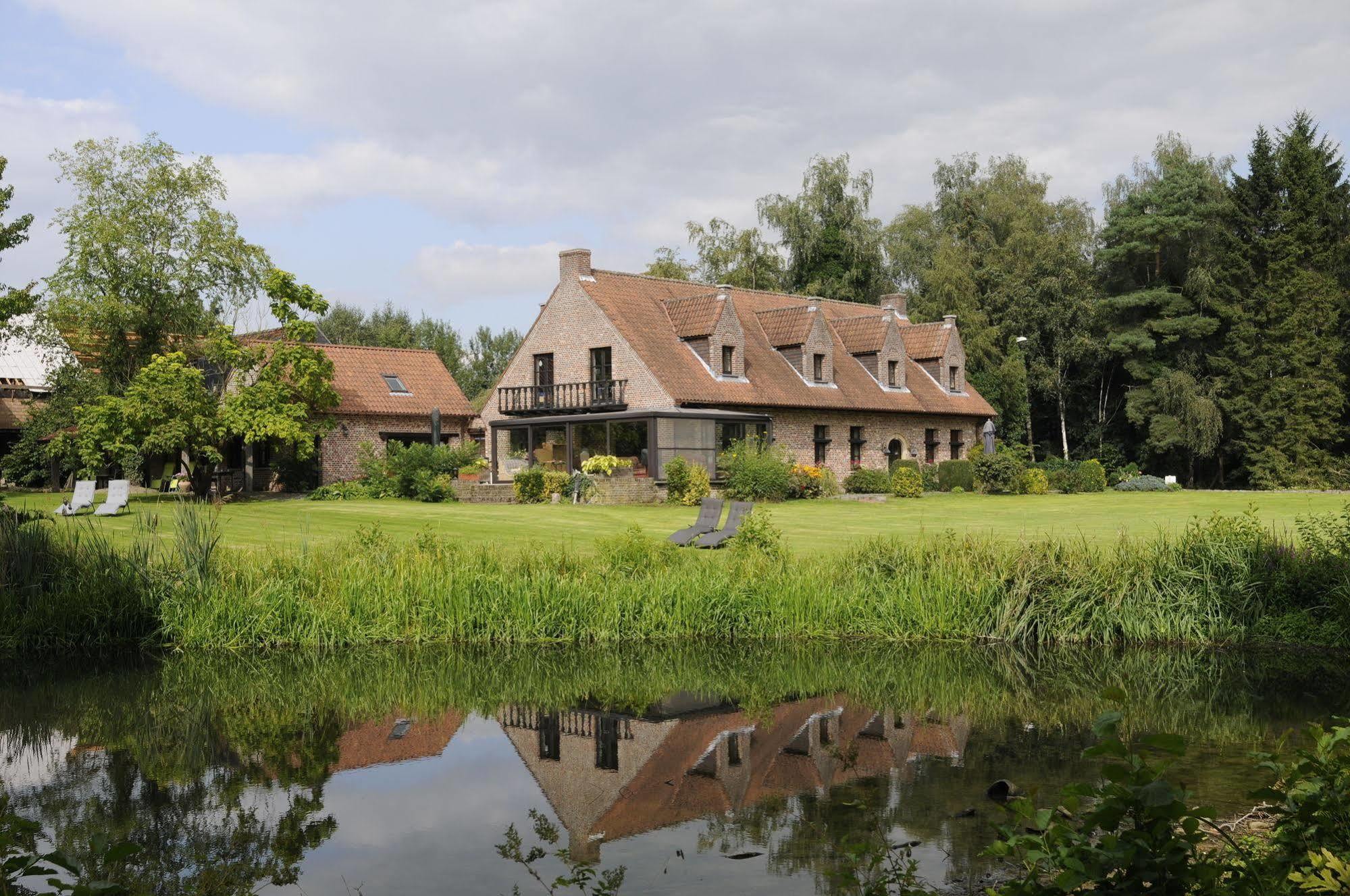 'T Vijverhof Viane Buitenkant foto