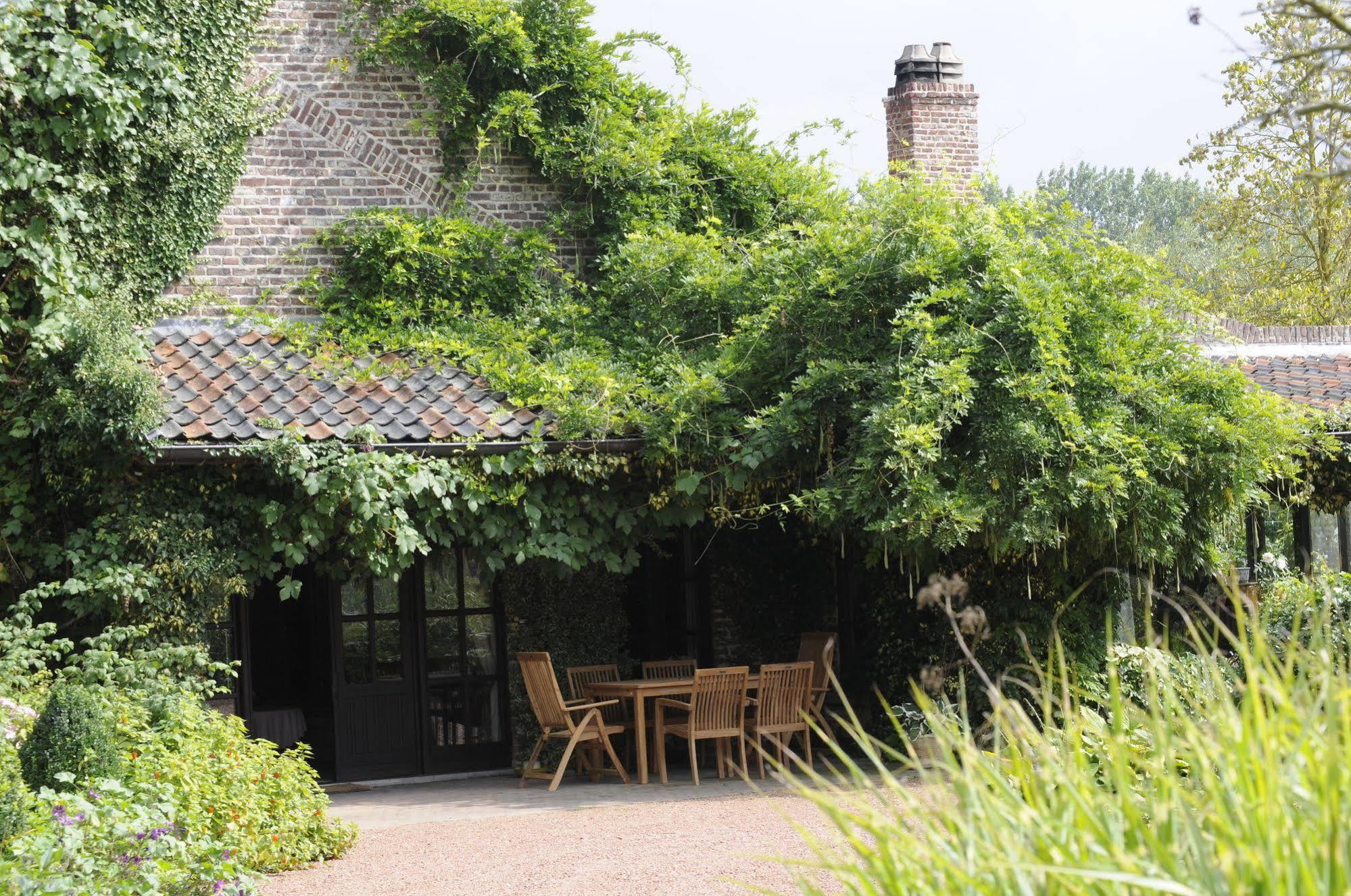 'T Vijverhof Viane Buitenkant foto