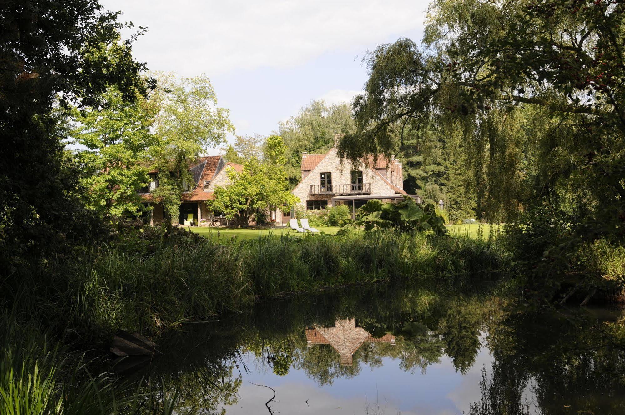 'T Vijverhof Viane Buitenkant foto