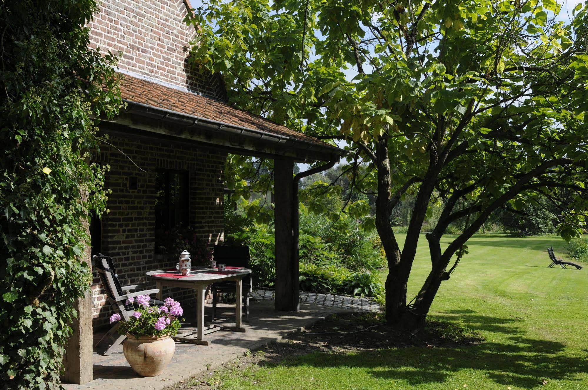 'T Vijverhof Viane Buitenkant foto